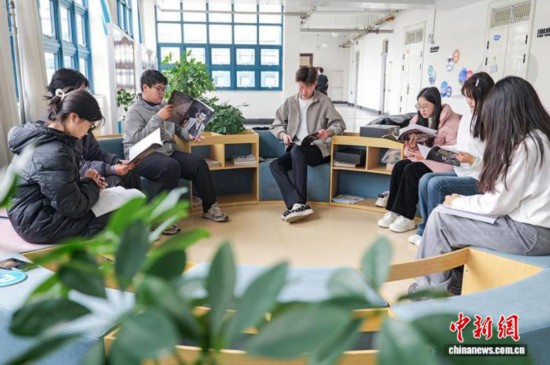 杀《收网》 大学生沉浸式“解锁”防骗技能开元棋牌app山东推出警校媒联创反诈剧本(图2)